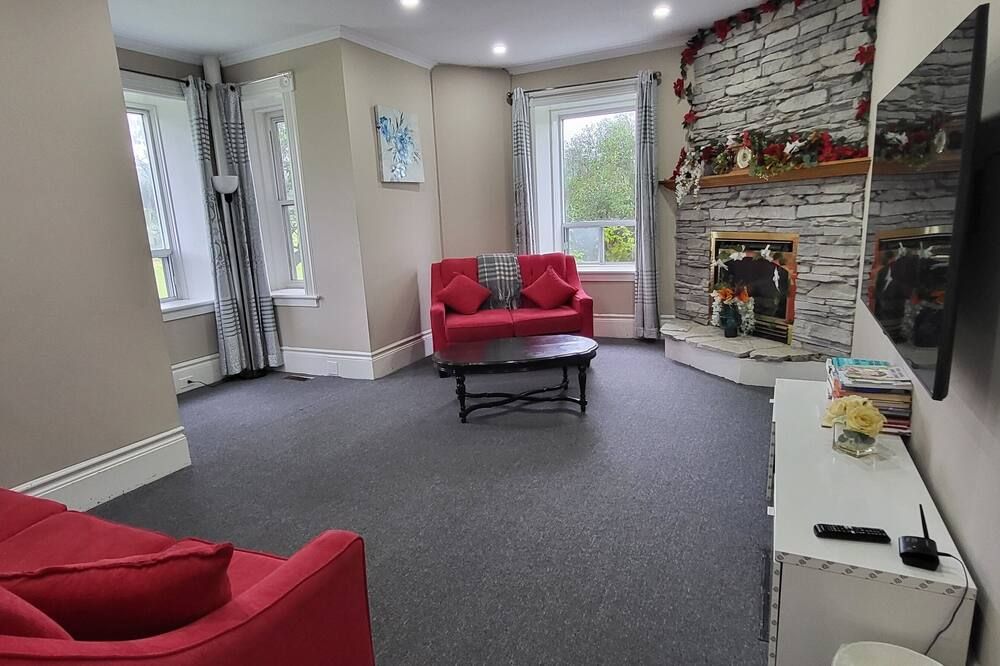 Hills and Valleys of Silver Creek – A Timeless 5 Bedroom Century Home Retreat. - Halton Hills - Sala de estar