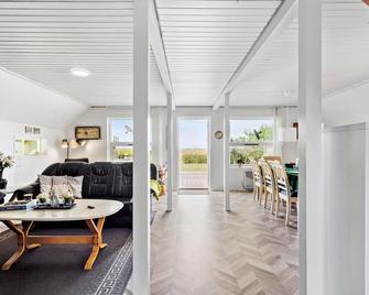 Three-Bedroom Holiday Home Bagenkop With Sea View 04 - Bagenkop - Sala de estar