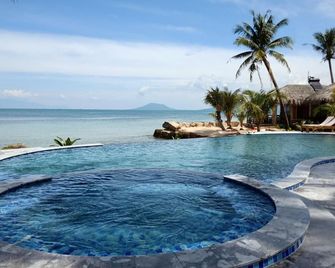 Phu Quoc Kim 2 Beach Front Resort - Phu Quoc - Pool