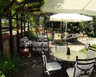 Motivi Hotel - Saints Constantine and Helena - Patio