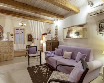 Alghero Old Town, a gorgeous seaside home in the best area. Fully equipped! - Alghero - Living room