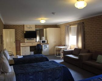 Grand Manor Motor Inn - Queanbeyan - Living room