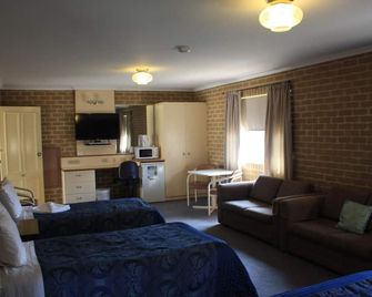 Grand Manor Motor Inn - Queanbeyan - Living room