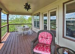 Austin Home with 2 Furnished Decks Near 2 Lakes! - Austin - Balkon