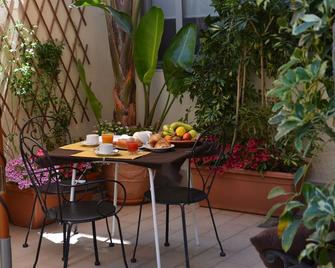 Possidonea 28 - רג'יו קלבריה - פטיו