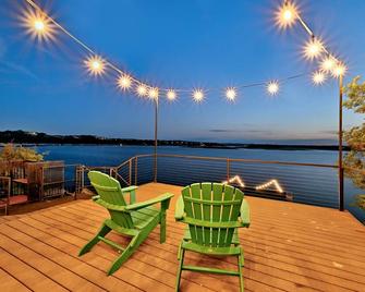 Austinteton's Sunset Cliff Resort On Lake Travis - Private Wedding, Event, Heated Pool, Boat Dock - Austin - Balkong