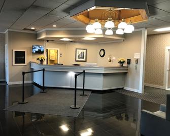 Whalers Inn and Suites - New Bedford - Front desk