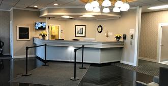 Whaler Inn and Suites - New Bedford - Front desk
