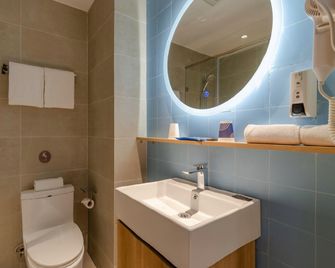 Homeinn Hotel (Wuhu Development Zone Baixian Plaza) - Wuhu - Bedroom