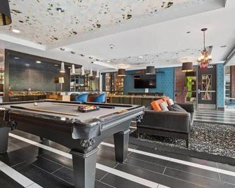 CozySuites 2BR Mill District with pool, gym #04 - Mineápolis