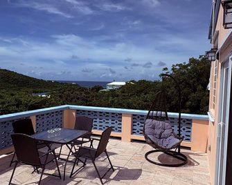 Remodeled house located on Water Island that can accommodate up to 6 guests - Saint Thomas Island - Balcony