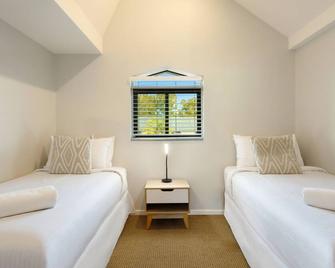 Byron Bay Beachfront Holiday Apartments Loft 11 - Byron Bay - Bedroom