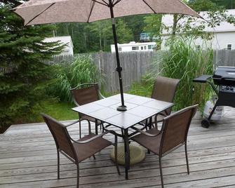 Tranquil Tides Home for 8! - Kennebunkport - Patio