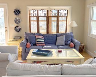 Barnegat Light- Just Listed -Spacious 4-bedroom house with WiFi, AC- Ocean Block - Barnegat Light - Living room