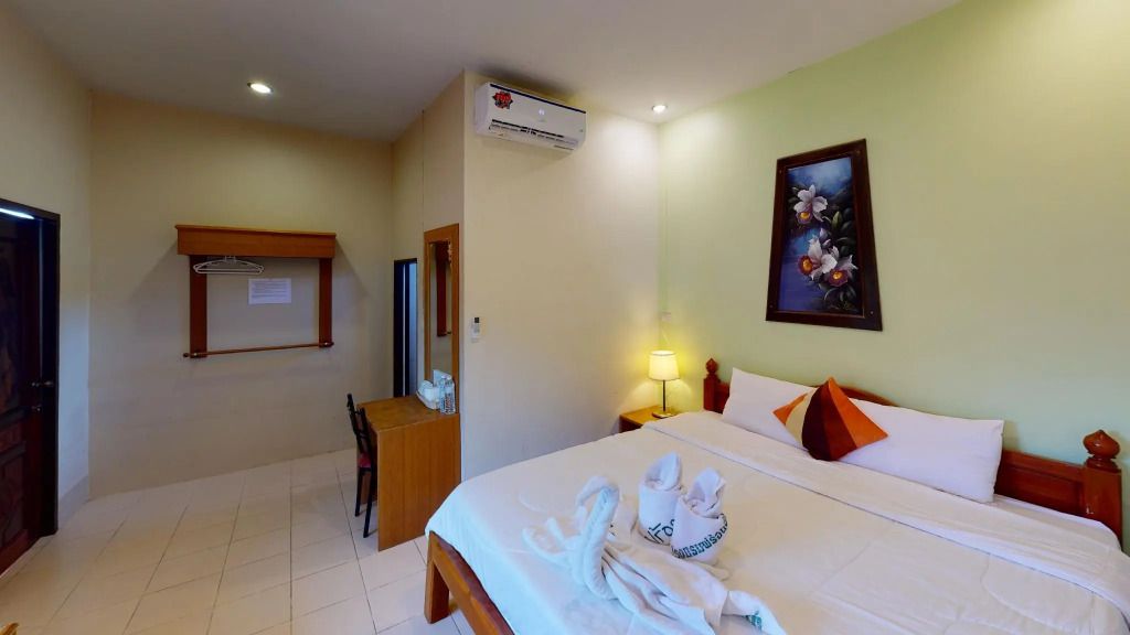 فرونت بيتش هوتل