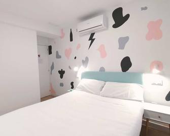 Hostal Carmen by gaiarooms - Salamanca - Quarto