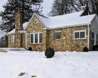 Rock House at Maple Hill | Stone Cottage | Views - Marion - Building