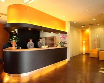 Hotel 1-2-3 Kofu Shingen Onsen - Kōfu - Front desk