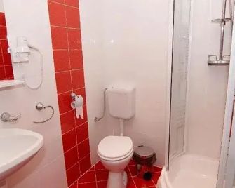Hotel New Derby - Constanța - Badkamer