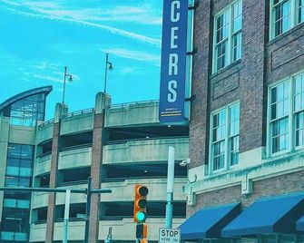 Urban Luxury in Fountain Square - Walk to Fun - Family Friendly - Indianápolis - Edificio