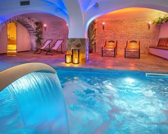 Hotel Ght Neptuno-Tossa & Venus Spa - טוסה דה מאר - בריכה