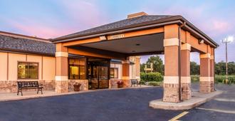 Quality Inn & Suites - Muskegon