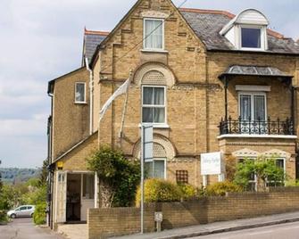 Abbey Lodge Hotel - High Wycombe - Building