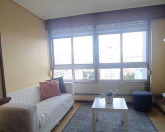 Apartment in La Coruña with three bedrooms and two bathrooms - A Coruña - Wohnzimmer