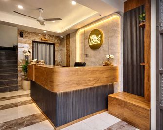 Raw Leaves - Premium Family & Business Hotel Near Rajkot Railway Station - Rajkot - Receptie