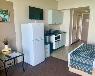Seafront Studio The Strand - Townsville - Kitchen