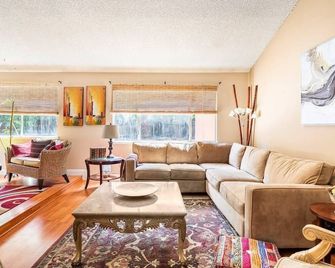 Chic 3BR,2B Haven near the River - Sacramento - Sala