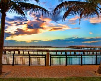 Modern Apartment - 2 of 4 - Punta Gorda - Balcony