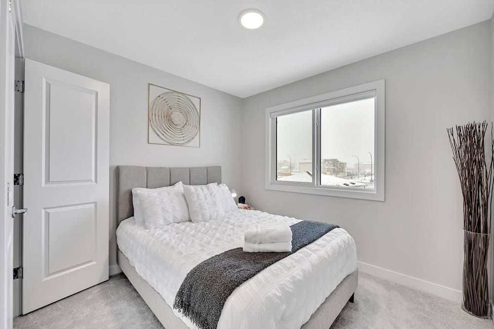 Emerald -3br Home | Prime Location | Spruce Grove - Spruce Grove - Bedroom
