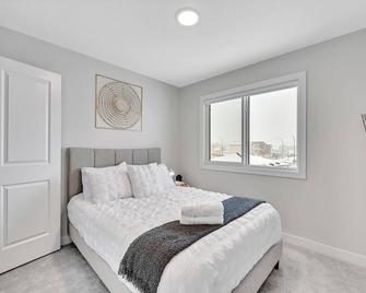 Emerald -3br Home | Prime Location | Spruce Grove - Spruce Grove - Habitación