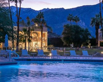 Freshly Updated Mid Century with a twist. - Palm Springs - Pool