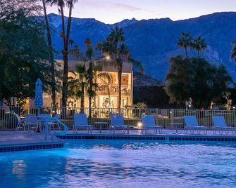 Freshly Updated Mid Century with a twist. - Palm Springs - Piscina