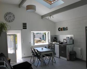 Charming studio in the countryside - 50 minutes from Paris - 27 m2 - Dourdan - Eetruimte