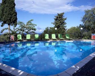 Dafnoudi Hotel Apartments - Antipáta - Piscina