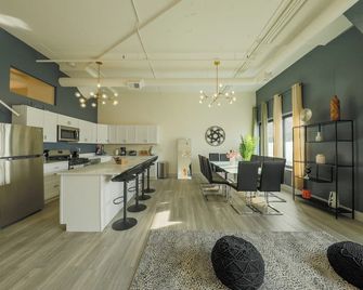 Luxury 6BR Suite Prime South Loop Perfect Location for Families or Groups Near Soldier Field, Museum Campus & McCormick Place - Chicago - Cuisine