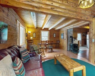 Beautiful log home w/ patio - perfect for outdoor enthusiasts, dogs OK - Twin Mountain
