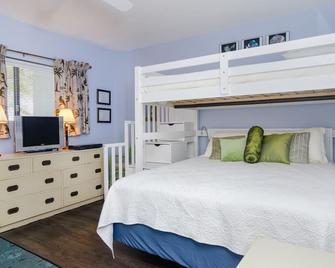 2 Bedroom Oceanfront Condo in Station One! - Wrightsville Beach - Schlafzimmer