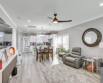 Pet-Friendly Gallatin Home w/ Deck, 1 Mi to Town! - Gallatin
