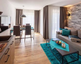 For Moments Apartments & Spa - Roßhaupten - Wohnzimmer
