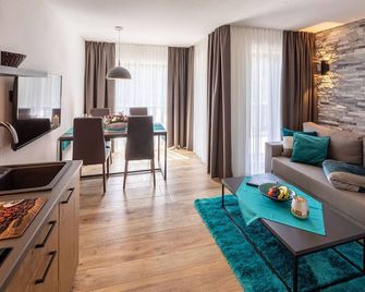 For Moments Apartments & Spa - Rosshaupten - Sala de estar