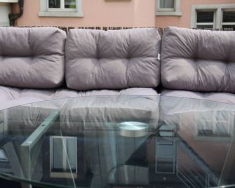 ستاي 2نايت هوستل - زيورخ - شرفة مرصوفة