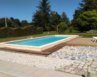 Gite Champetre Avec Piscine Chauffee, Ch - La Chapelle-aux-Choux - Piscina