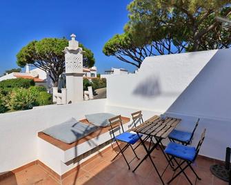 Casa Vale do Lobo 32 - Charming Townhouse AC 2 minutes walk from Beach Praca - Loulé - Balkon