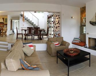 Villa Penelope 15m from sea with privet beach - Marathopolis - Living room