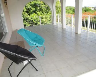 Cozy's Bandb - Runaway Bay - Balkon