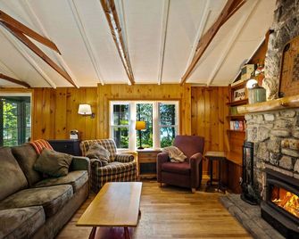 Lake Michigan Beachfront - Baileys Harbor - Huiskamer